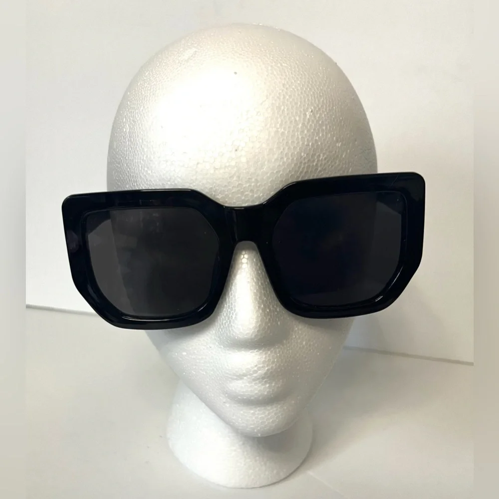 Retro Oversized Square Frame Sunglasses Black Silver Tone Tiger Embellishment